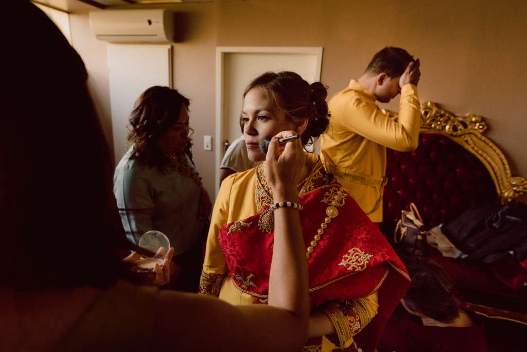 Laotische hochzeit Tracht Outfit Brautpaar