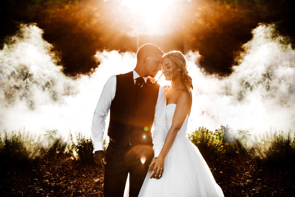 Paarshooting mit Rauch kreative Ideen Hochzeit im KabelWerk