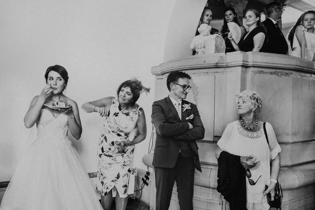 Witzige Fotos Hochzeit Fotograf sw Schloss Huelchrath Grevenbroich