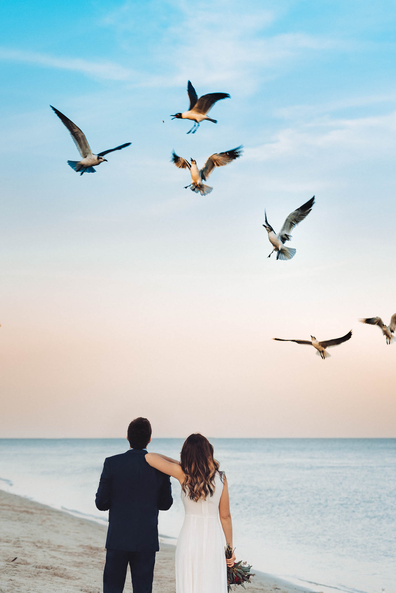 Paarshooting am Strand, ein Elopement, durchbrennen und zuzweit heiraten mit bebright photography