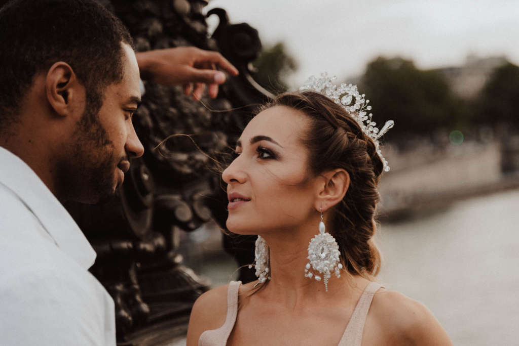 paarshooting in paris romantisches geschaenk zum valentienstag