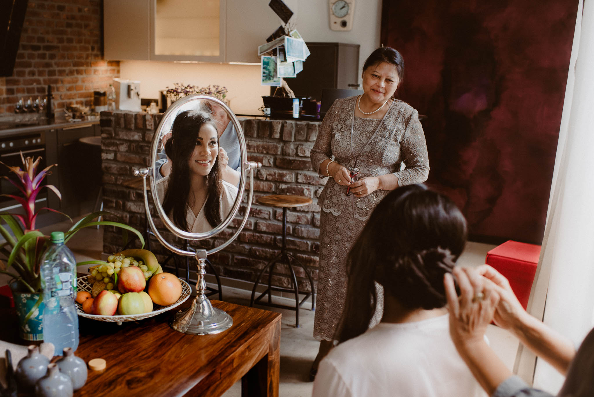 Lokation fuer Getting Ready im Carl Kaiser Loft Solingen Mama und Tochter Besonderer Moment