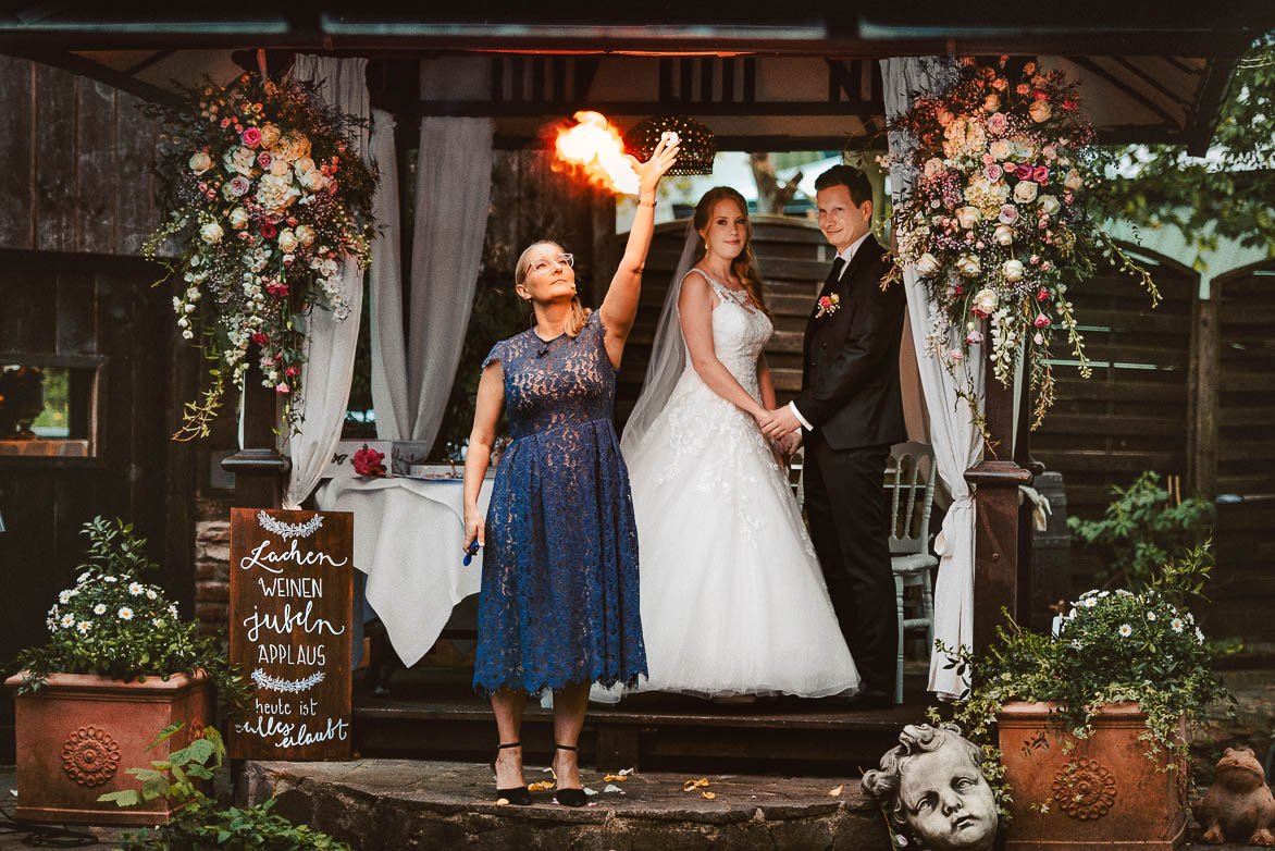 Hochzeit Gut Hahn Haan Freie Trauung mit Beatrix Schmiedel Im Namen des Gluecks bebright photography
