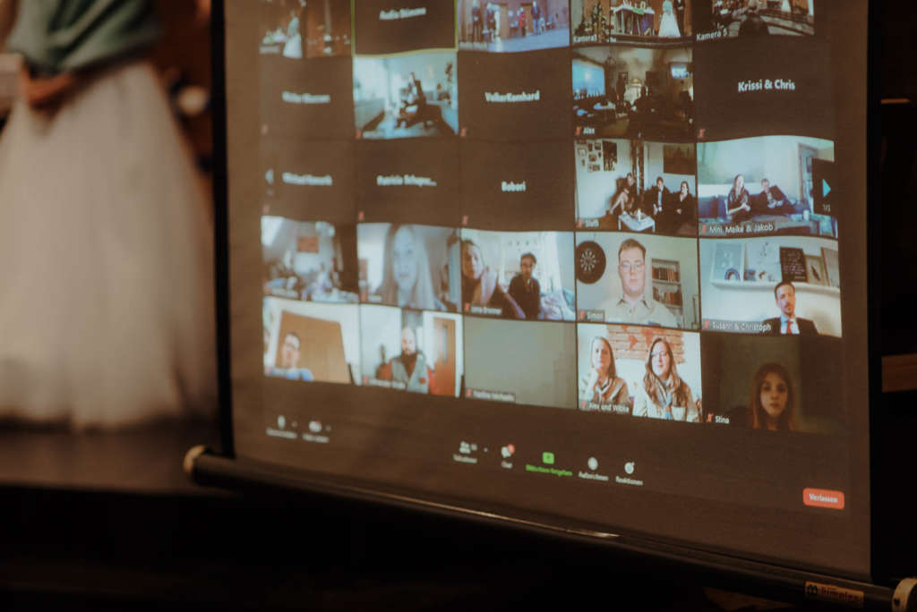 Hochzeit zoom videokonferenz skype kamera leinwand