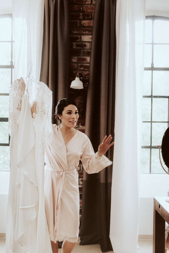 getting ready braut kleid hochzeitskleid anziehen