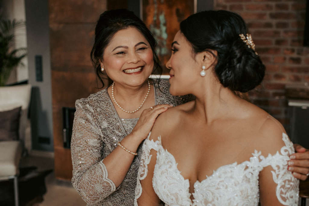 getting ready mit mama hochzeit hochzeitsfotograf solingen