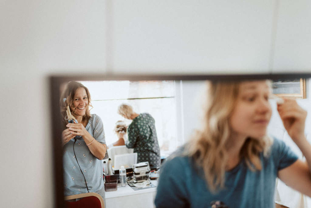 Hochzeit Schminken und Haare machen mit Freundinen