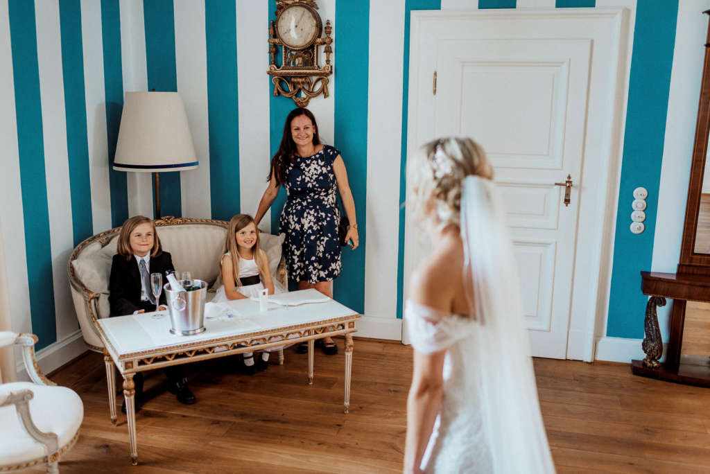 Hochzeit mit Kindern Ringtraeger Blumenmaedchen