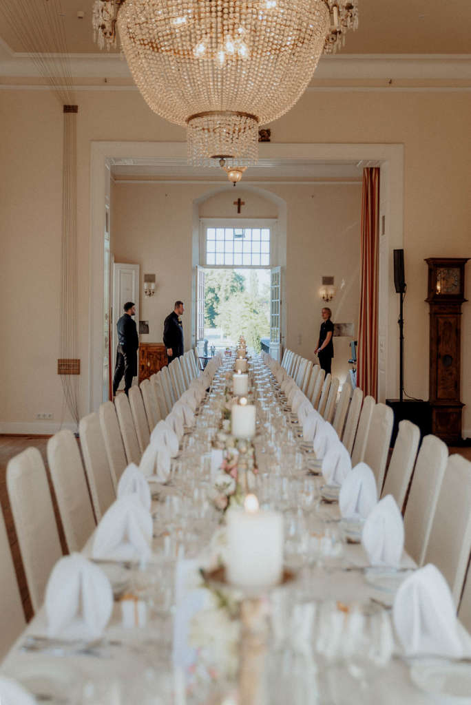 Schloss Hertefeld Herrenhaus Hochzeit Tafel