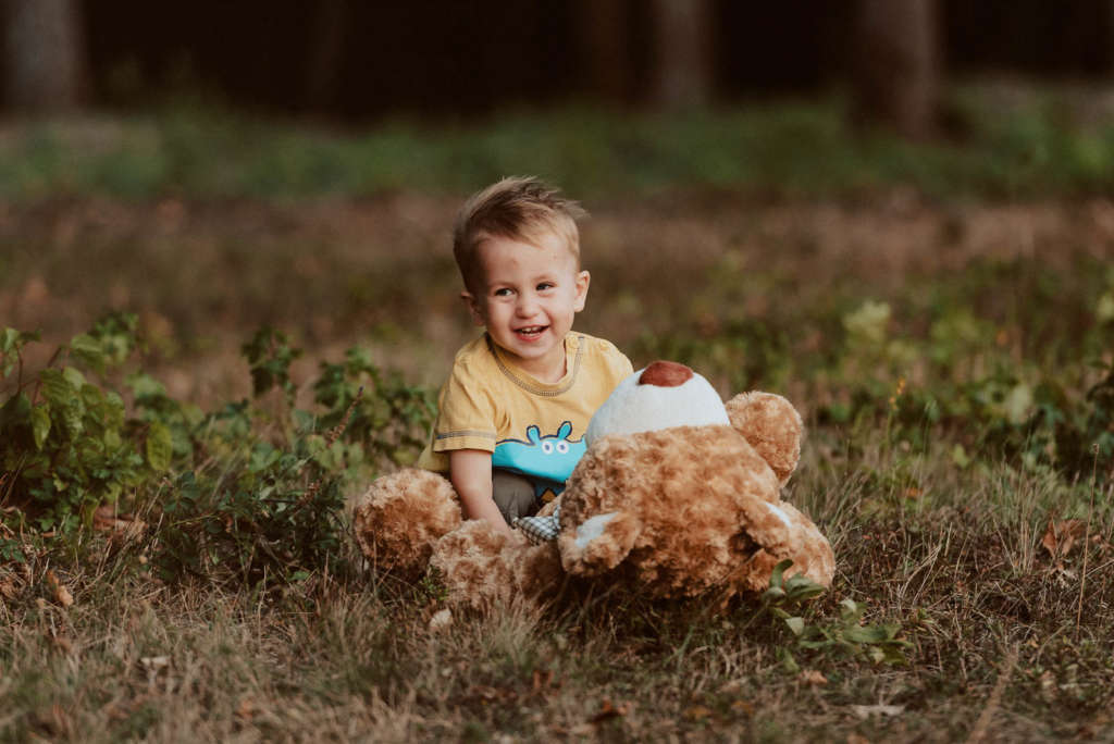 Kind mit Teddybear Kinderfotografie Kinderfotograf