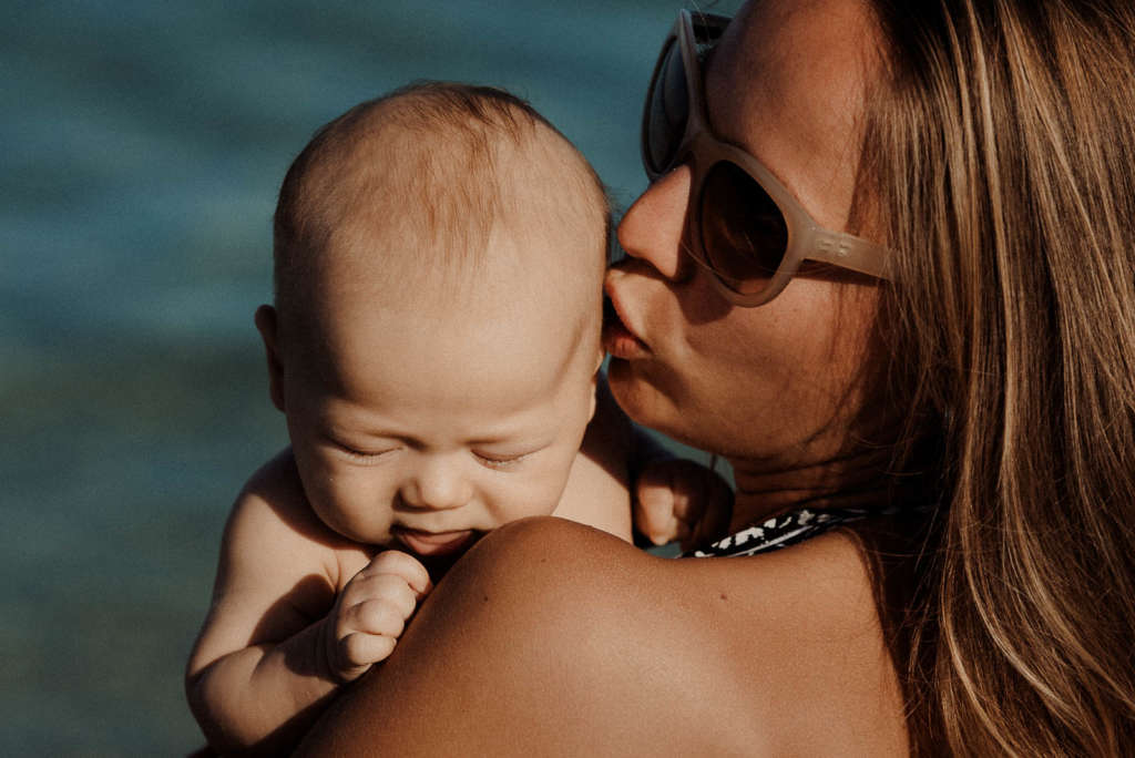 Babyfotos mit Mama Fotograf fuer Babys