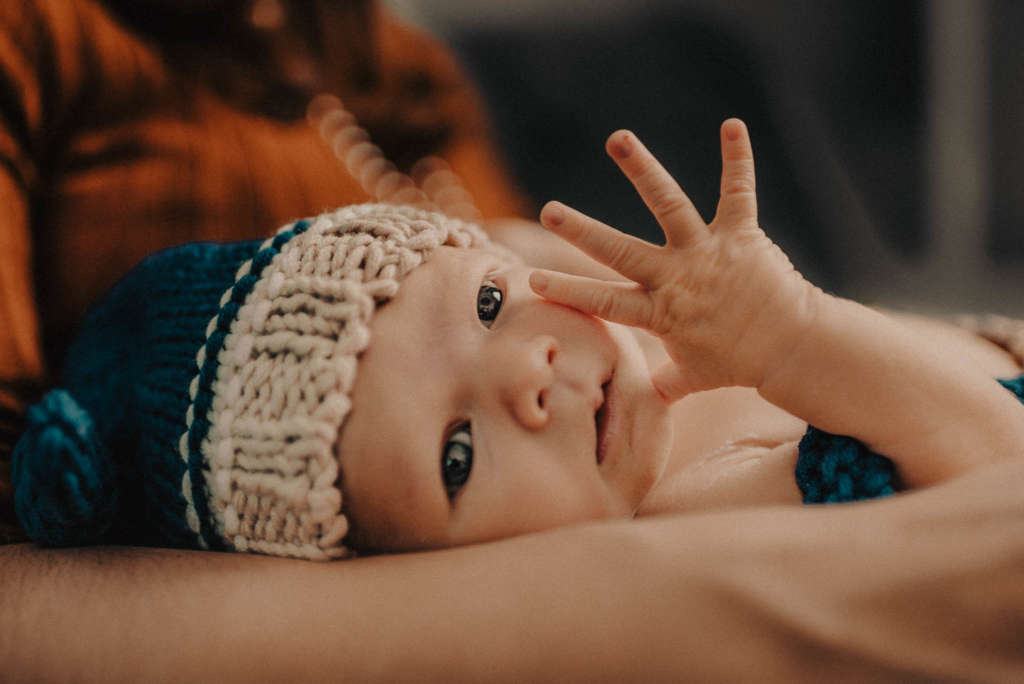 fotos neugeborenen fotograf duesseldorf baby outfit