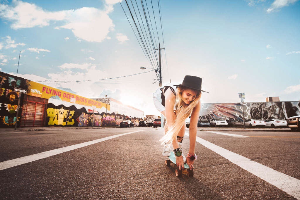 life style fotoshooting mit skateboard fotograf