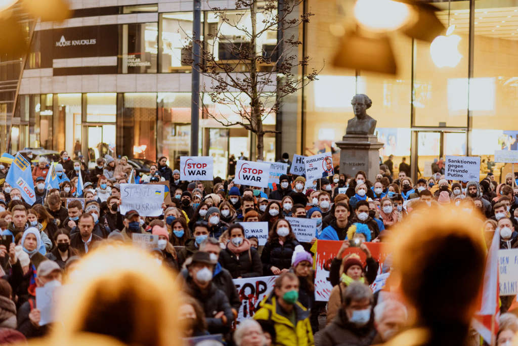Duesseldorf Demo Ukraine 24.02.2022 Schadowplatz photo Jan Breitmeier 36