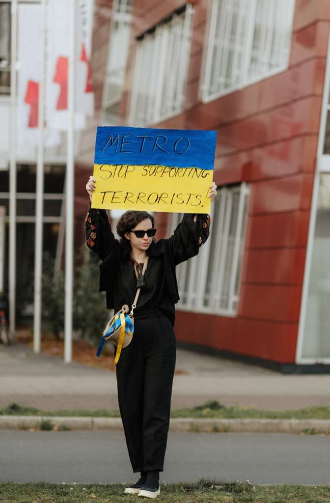 Demo gegen Metro Duesseldorf 25 03 2022 by Jan Breitmeier 007 optimized for socialmedia 2