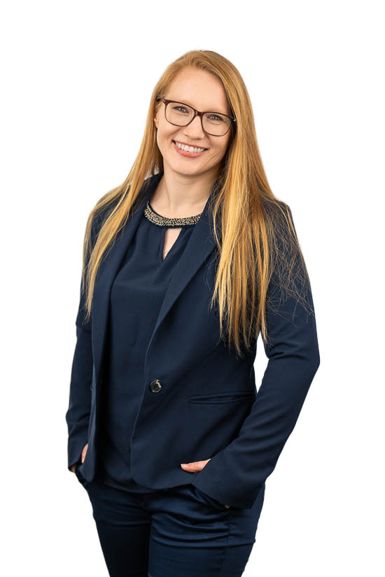 mitarbeiter fotos im unternehmen studio hintergrund freigestellt hochformat duesseldorf 01
